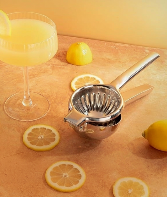 The Complete Guide: How to Use a Lemon Squeezer